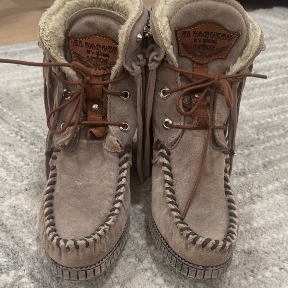 El Vaquero Studded Fringe Lace-Up Boots - Picture 2 of 7